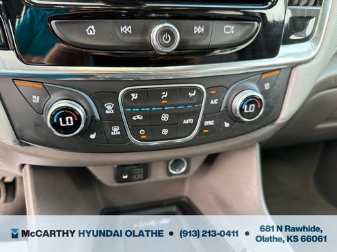 Used 2020 Chevrolet Traverse Premier w/ LPO, Floor Liner Package AWD/4WD image 31