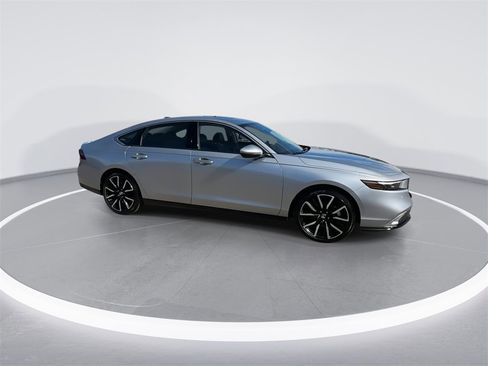 Used 2024 Honda Accord Touring image 17