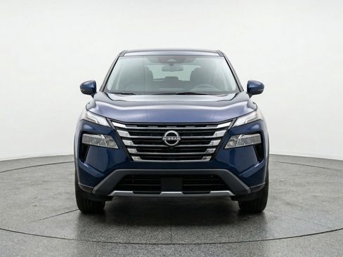 Used 2025 Nissan Rogue SV AWD/4WD image 2