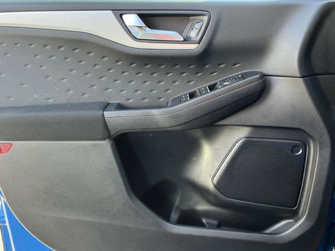 Used 2020 Ford Escape SE image 25