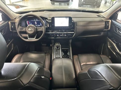 Used 2024 Nissan Pathfinder Platinum w/ Cargo Package AWD/4WD image 15