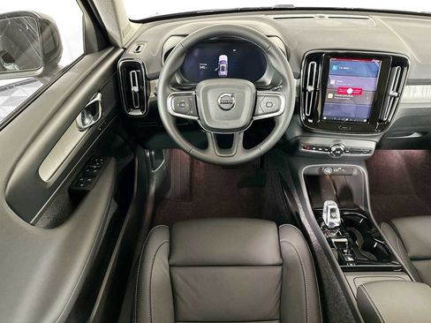 Used 2025 Volvo XC40 B5 Plus w/ Protection Package Premier image 18