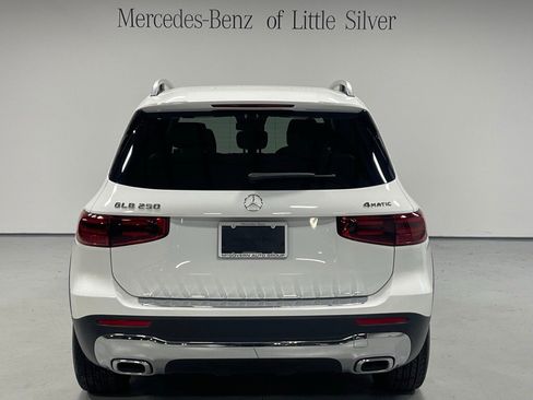 Used 2026 Mercedes-Benz GLB 250 4MATIC image 4