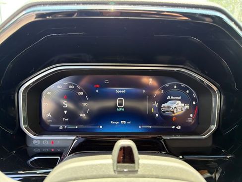 New 2026 Chevrolet Silverado 1500 High Country w/ High Country Premium Package AWD/4WD image 34