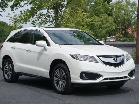 Used 2018 Acura RDX w/ Advance Package AWD/4WD image 3