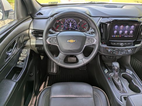 Used 2023 Chevrolet Traverse Premier FWD image 14