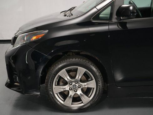 Used 2020 Toyota Sienna SE FWD image 4