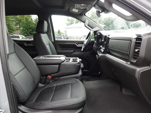 Used 2024 Chevrolet Silverado 1500 LT AWD/4WD image 31