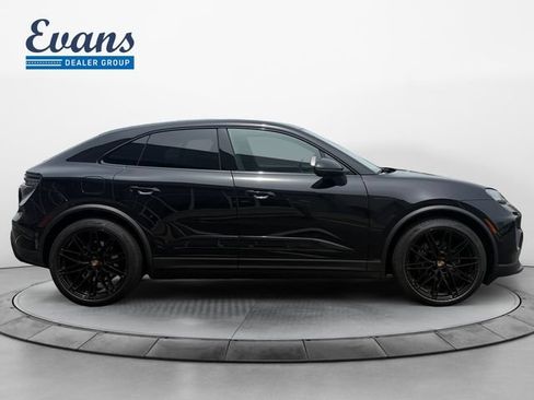 Used 2024 Porsche Macan 4 Electric AWD/4WD image 9