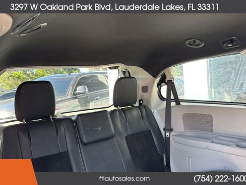 Used 2018 Dodge Grand Caravan SXT FWD image 30