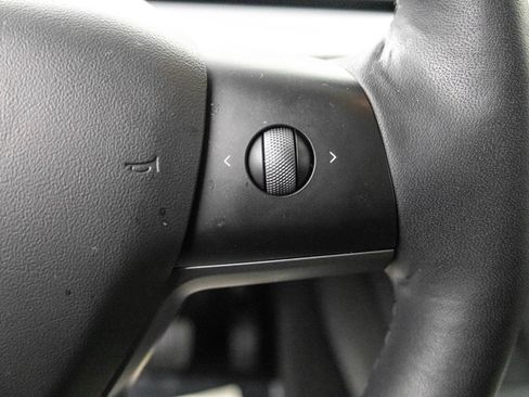 Used 2022 Tesla Model Y Long Range image 20