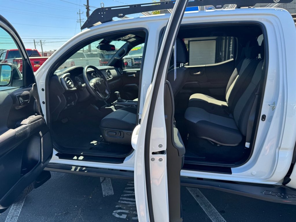 Used 2021 Toyota Tacoma TRD Off-Road w/ Technology Package AWD/4WD image 10