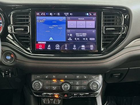 Used 2024 Dodge Durango GT RWD image 17