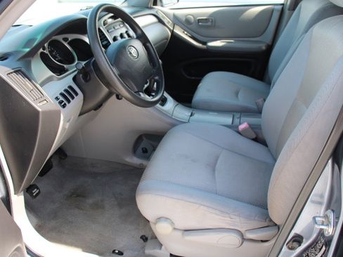 Used 2005 Toyota Highlander V6 FWD image 12