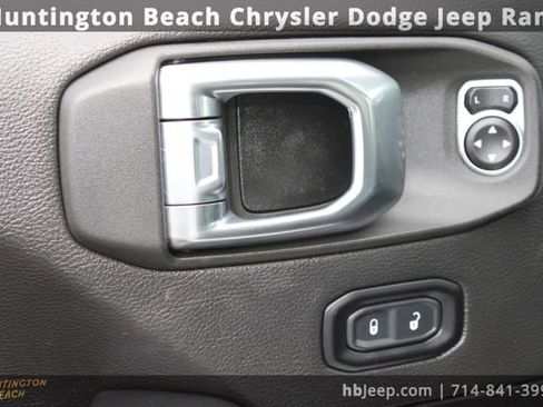 Used 2023 Jeep Wrangler Sahara image 11