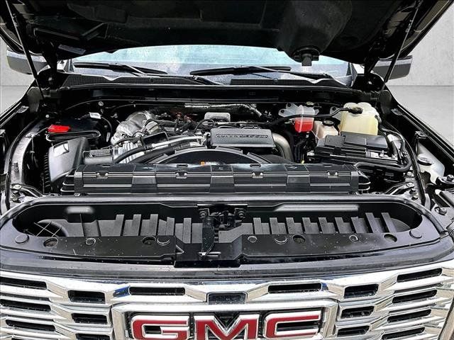Used 2025 GMC Sierra 2500 Denali w/ Denali Reserve Package AWD/4WD image 11