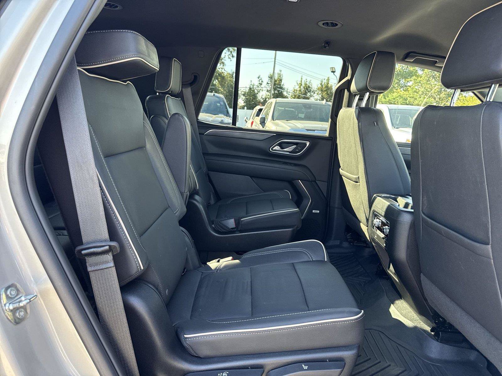 Used 2023 GMC Yukon SLT w/ SLT Luxury Package AWD/4WD image 33