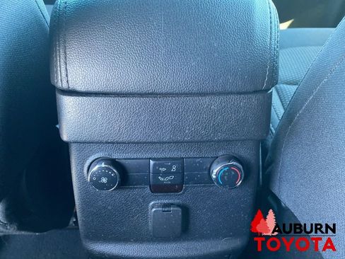 Used 2018 Ford Explorer XLT w/ Equipment Group 201A FWD image 28