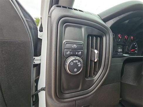 Used 2024 Chevrolet Silverado 1500 Custom image 17