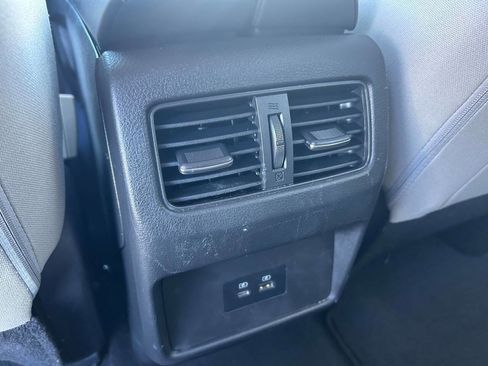 Used 2021 Nissan Rogue SV image 12