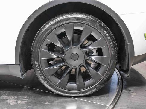 Used 2021 Tesla Model Y Long Range AWD/4WD image 10