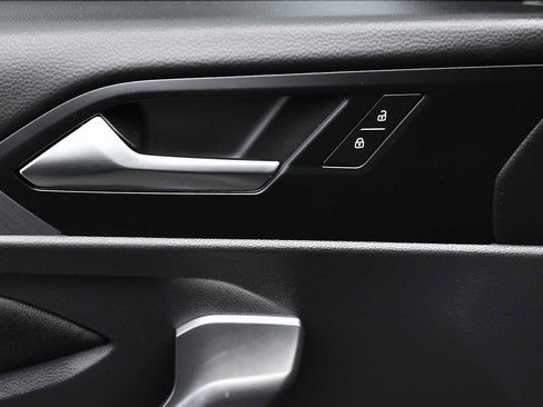 Used 2024 Volkswagen Jetta SE image 24