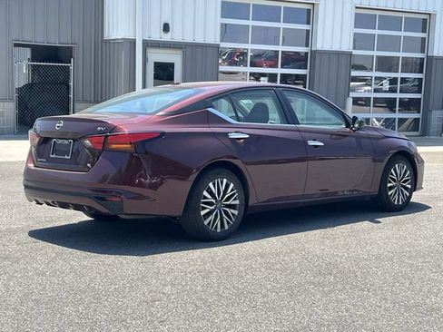 Used 2024 Nissan Altima 2.5 SV FWD image 13