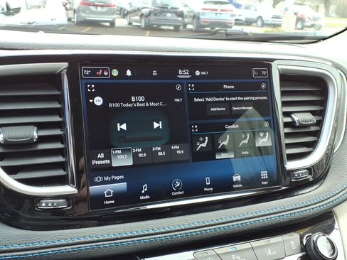 Used 2021 Chrysler Pacifica Touring-L AWD/4WD image 17
