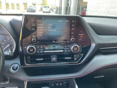 Used 2021 Toyota Highlander XSE AWD/4WD image 25