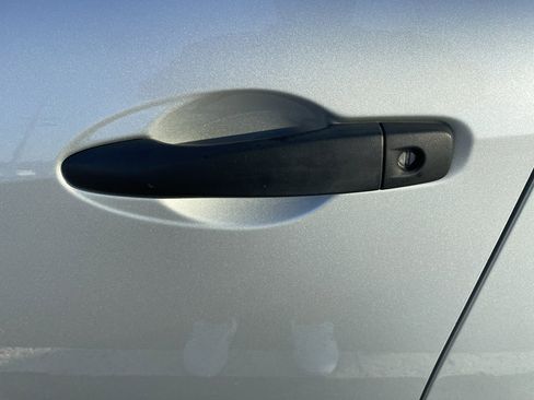 Used 2022 Nissan Versa S image 7