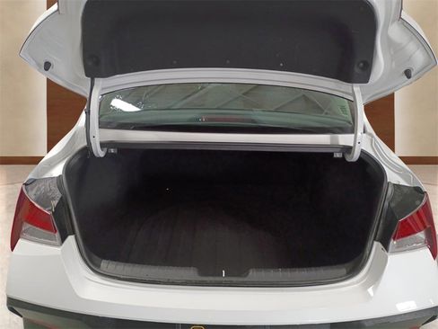 Used 2024 Hyundai Elantra SEL image 25