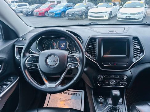Used 2020 Jeep Cherokee Latitude Plus w/ Cold Weather Group AWD/4WD image 10