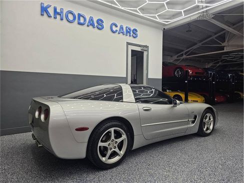 Used 2004 Chevrolet Corvette Coupe w/ Preferred Equipment Group RWD image 6