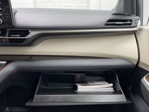 Used 2023 Toyota Sienna XLE image 39