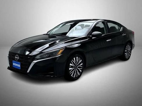 Used 2025 Nissan Altima 2.5 SV FWD image 1