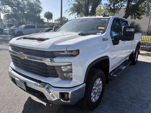 Used 2024 Chevrolet Silverado 2500 LT image 3