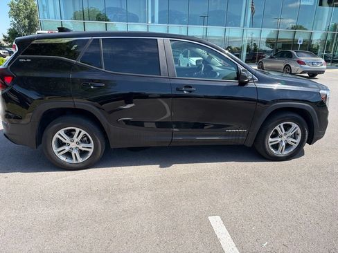 Used 2024 GMC Terrain SLE AWD/4WD image 4