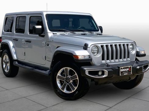 Used 2022 Jeep Wrangler Unlimited Sahara AWD/4WD image 3