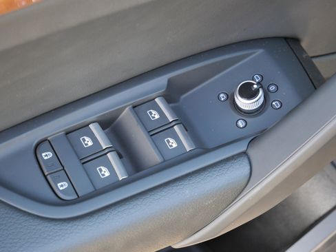 Used 2023 Audi Q5 2.0T Premium w/ Convenience Package image 19