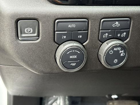 Used 2025 Chevrolet Silverado 1500 LT image 16