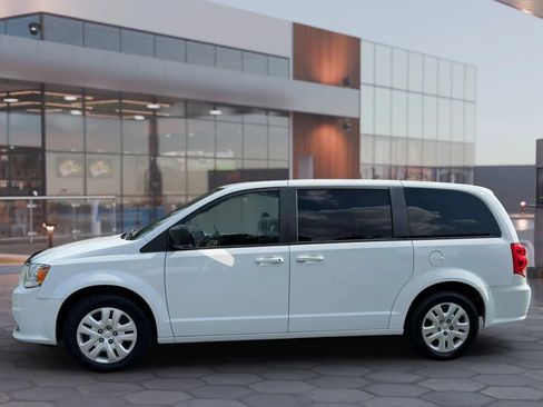 Used 2018 Dodge Grand Caravan SE w/ UConnect Hands-Free Group FWD image 6