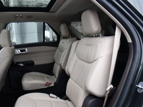 Used 2023 Ford Explorer Platinum w/ Technology Package image 22