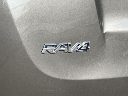 Used 2014 Toyota RAV4 Limited w/ Technology Package AWD/4WD image 38