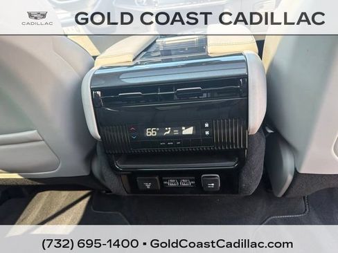 Used 2024 Jeep Wagoneer 4WD w/ Premium Group I image 9