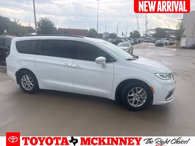 Used 2022 Chrysler Pacifica Touring-L w/ Uconnect Theater Family Group FWD image 1