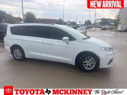 Used 2022 Chrysler Pacifica Touring-L w/ Uconnect Theater Family Group