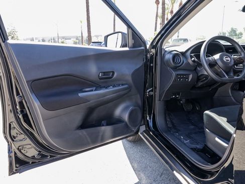 Used 2024 Nissan Kicks S image 13