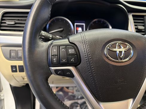 Used 2019 Toyota Highlander XLE image 16