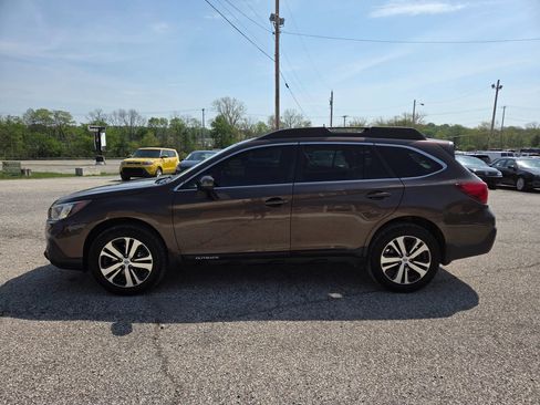 Used 2019 Subaru Outback 3.6R Limited w/ Popular Package #2 AWD/4WD image 1