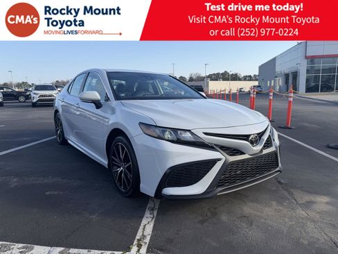 Used 2024 Toyota Camry SE w/ Convenience Package image 1